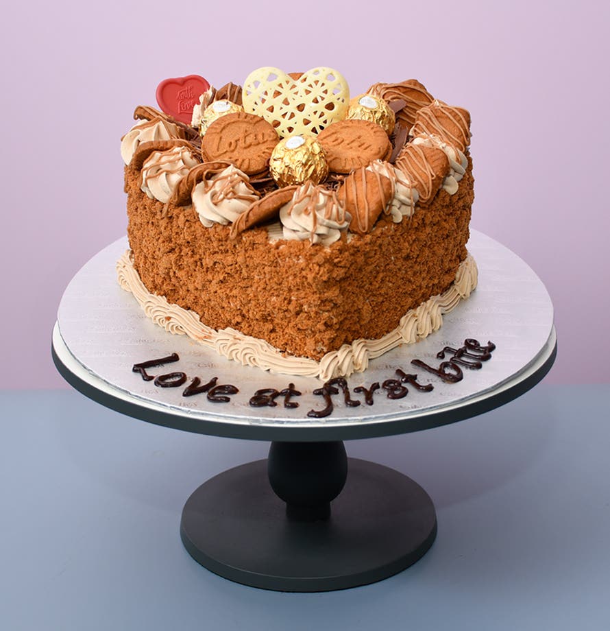 Caramel Crunch Love cake