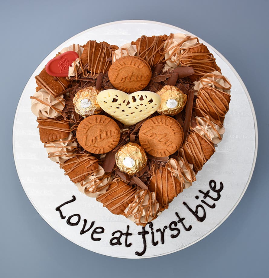 Caramel Crunch Love cake