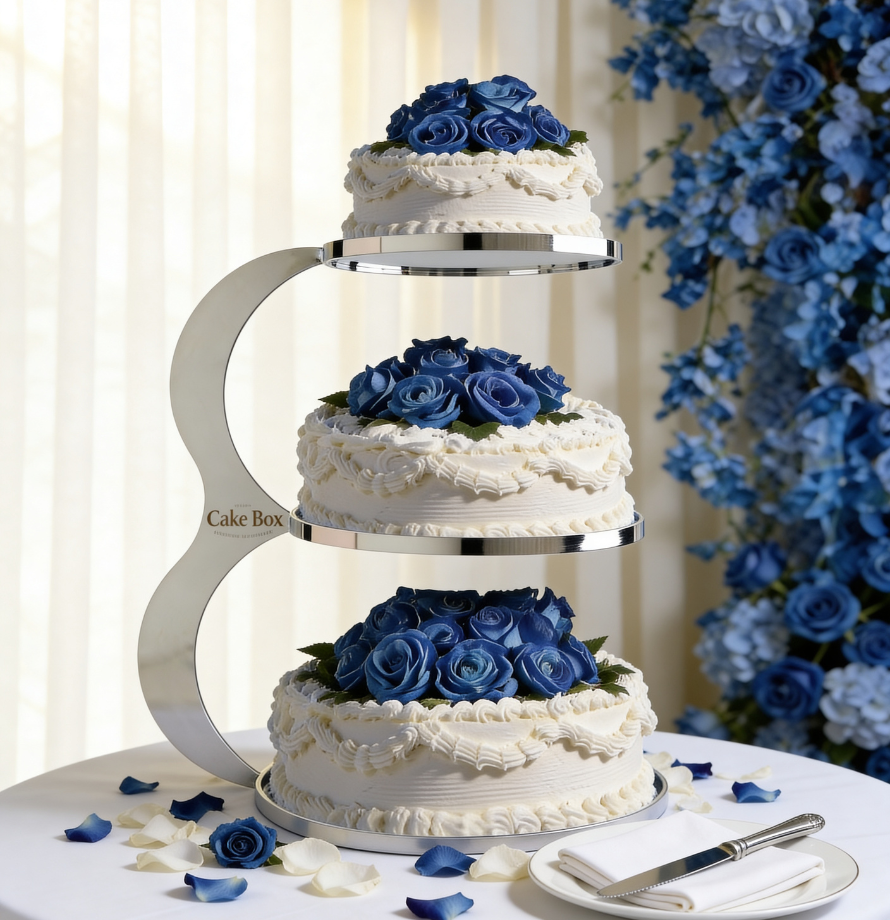Classique à trois étages avec des roses bleues