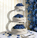 Classique à trois étages avec des roses bleues
