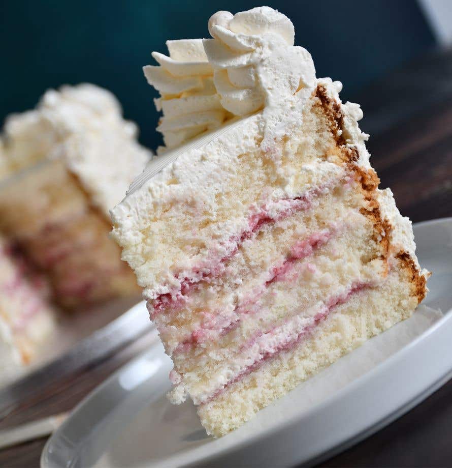 White Pearl Wedding Cake