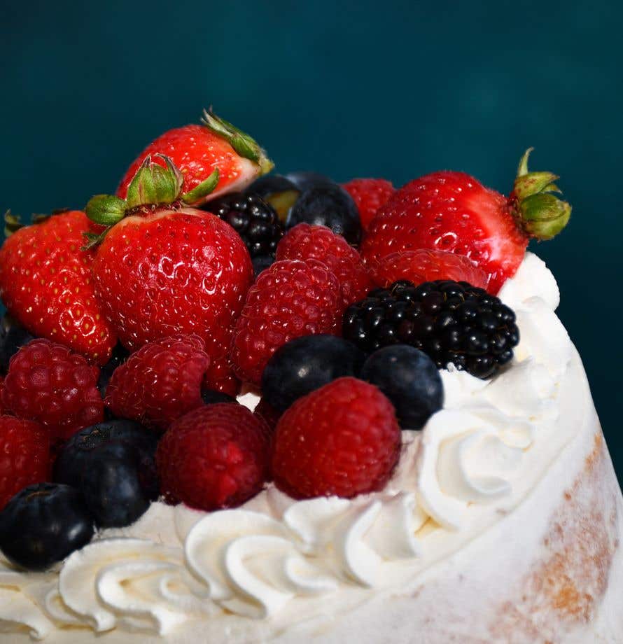 Gâteau de mariage aux fruits rouges