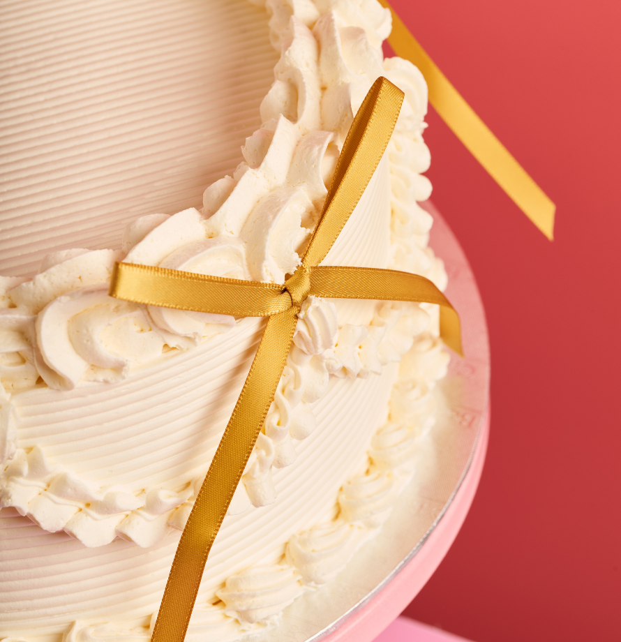 Vintage Gold Bow Cake