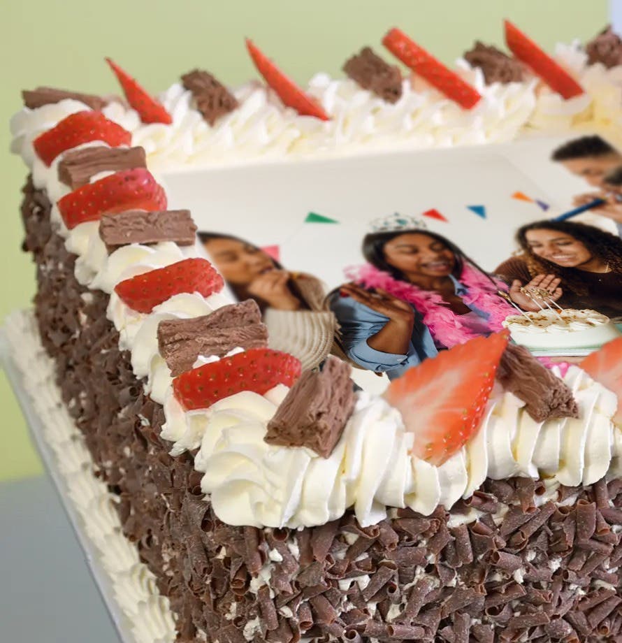 Strawberries & Flake Photo Cake